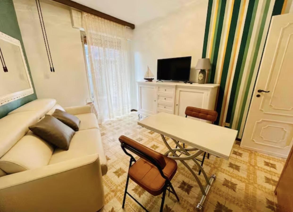 SUITE DUCA a Sanremo per 4 persone Giardino Vista Mare Gorgeous 1 bed flat with garden! Esterno foto
